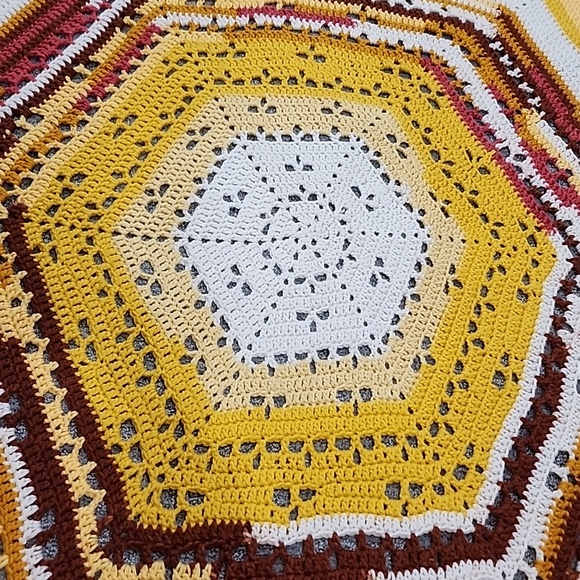 Large Throw - Picture 2 of 4